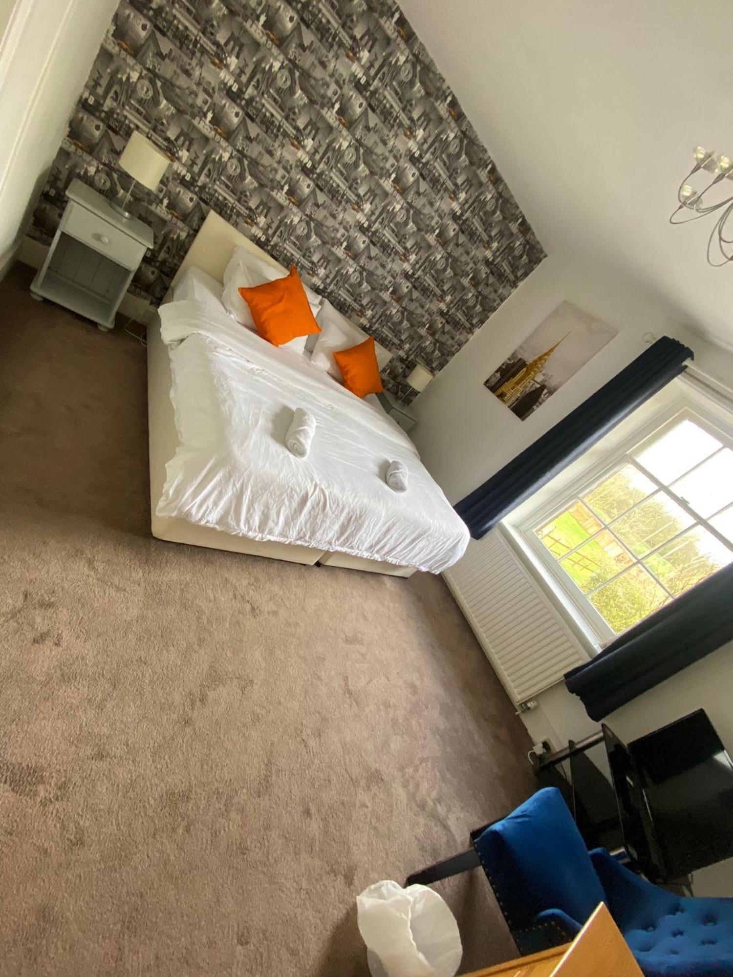 The Penruddocke Arms Bed & Breakfast Dinton  Eksteriør bilde