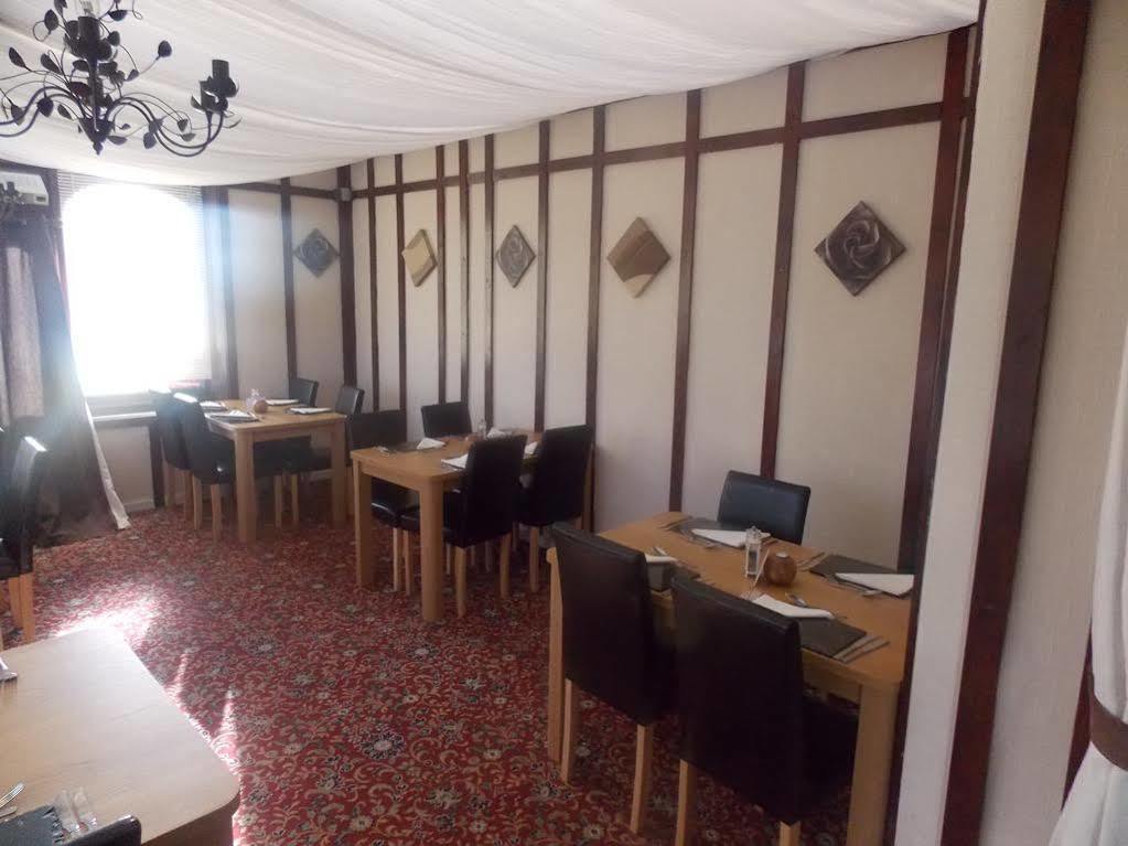 The Penruddocke Arms Bed & Breakfast Dinton  Eksteriør bilde