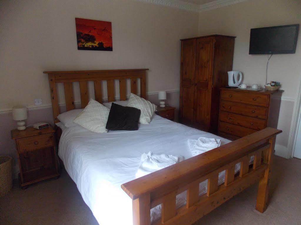 The Penruddocke Arms Bed & Breakfast Dinton  Eksteriør bilde