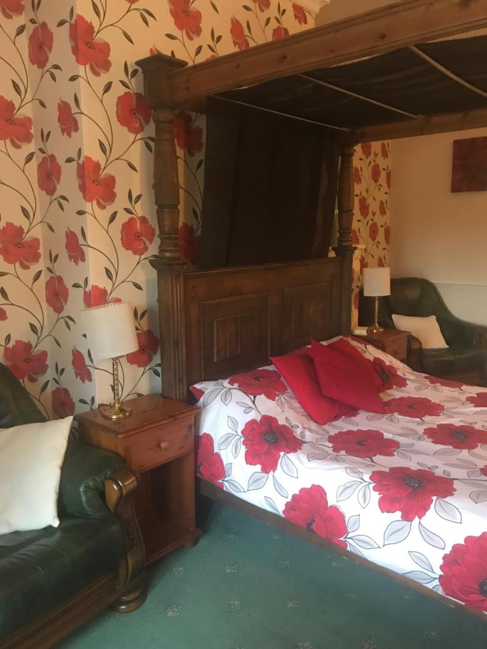 The Penruddocke Arms Bed & Breakfast Dinton  Eksteriør bilde